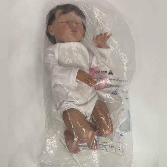 Reborn Girl Baby Doll With Realistic Hair And Skin Cloth Body & Accessories